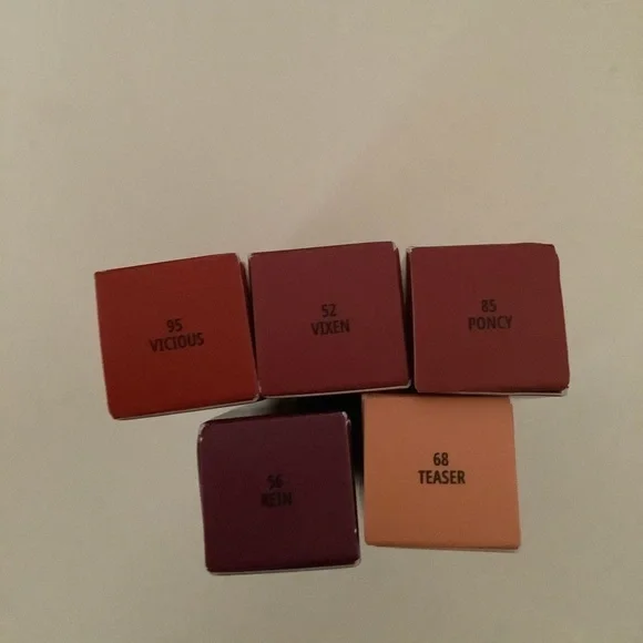 MAC Locked Kiss Lipstick (multiple shades) - Picture 4 of 4